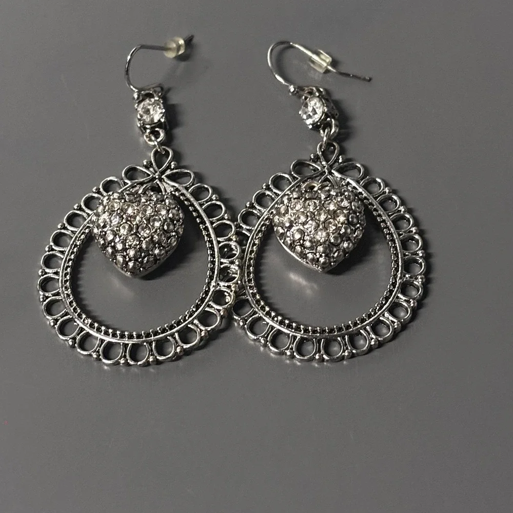 Silver Tone Rhinestone Heart Teardrop Filigree Dangle Earrings Pave‎ Pierced